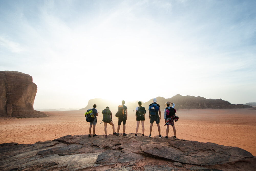 مغامرات في الصحراء: تنظيم رحلات سفاري واستكشاف الطبيعة الفريدة